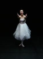 “Grand battement” : un seul-en-scène percutant à l’Athénée